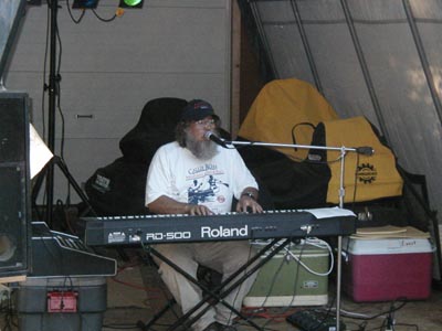 Jeff Rohr plays